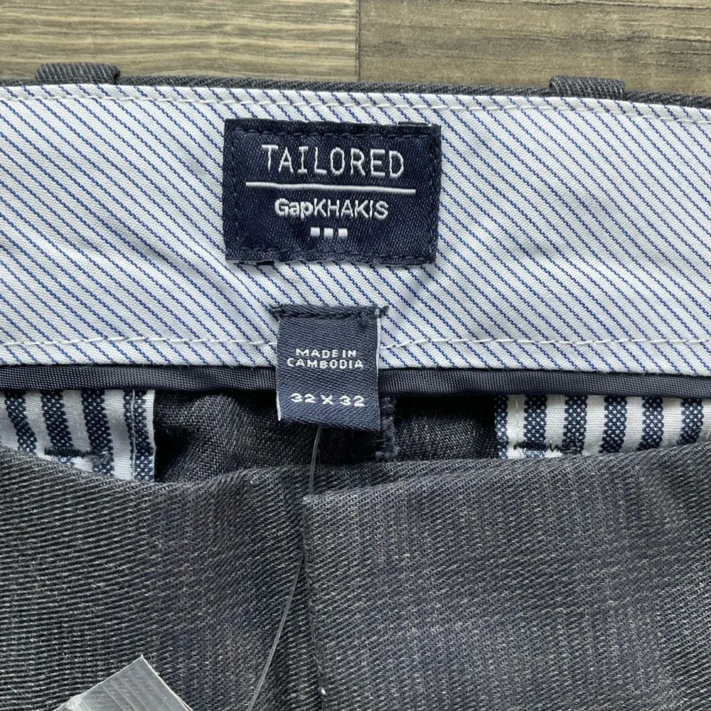 32x32 NWT Gap Tailored Khakis Men’s Charcoal Grey Straight Leg Flat Front 900951